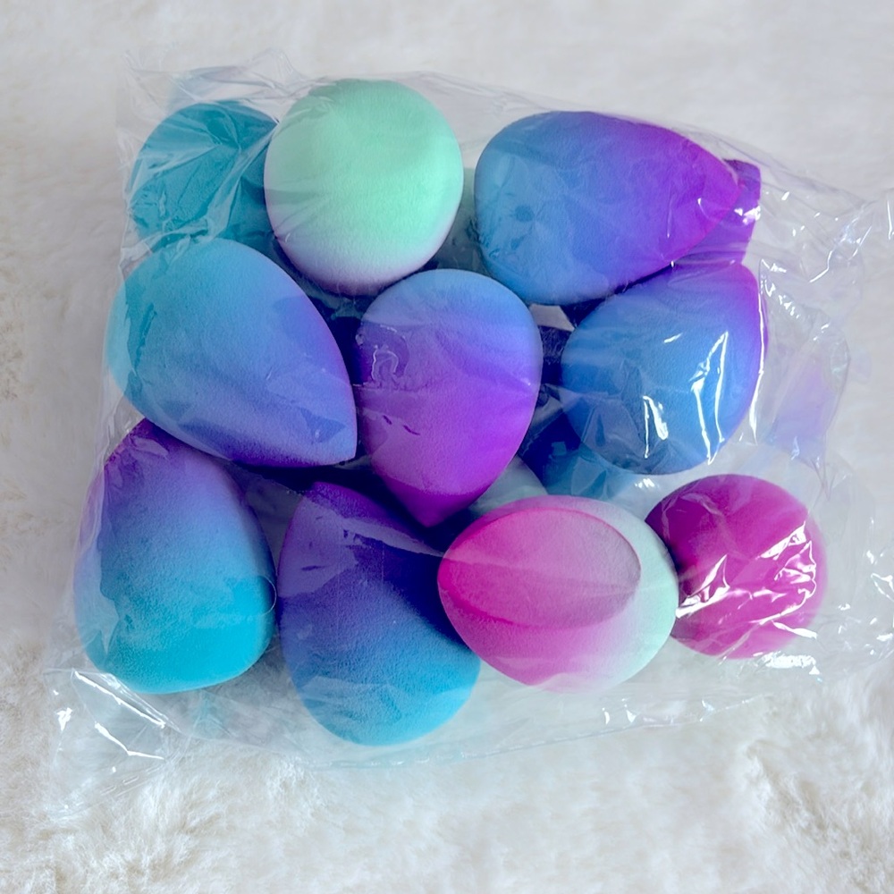 15 count green, blue and purple gradient beauty makeup sponges